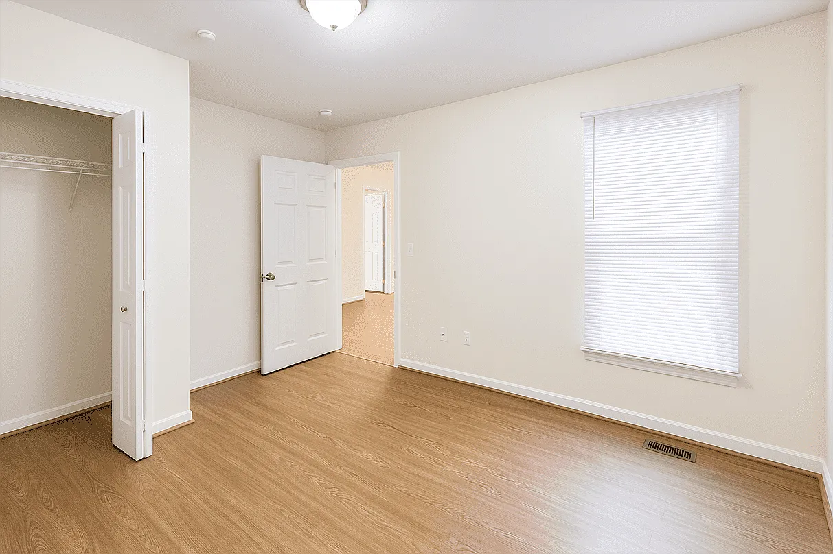 2 bed, 950 sqft, $1,100 — Photo 4