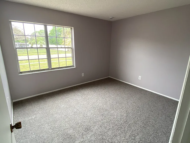 1264 Dawn St NE — Photo 4