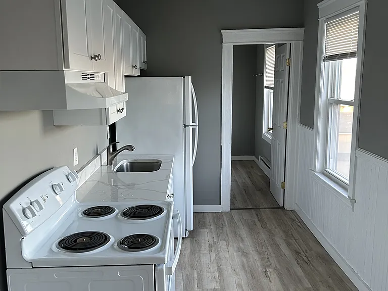 50 Vernon St #4F — Photo 3