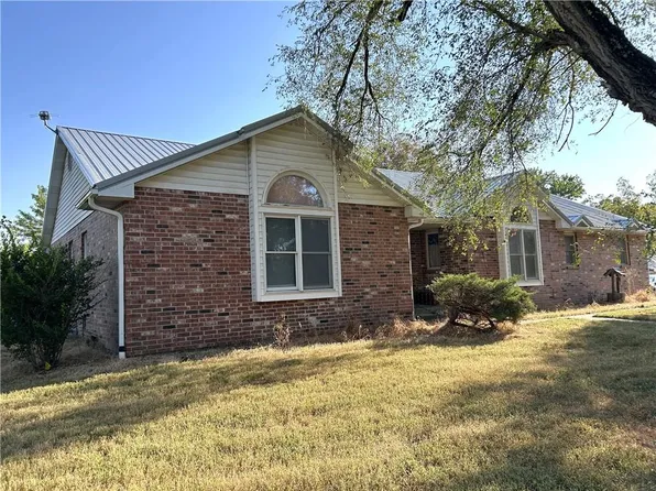 905 W Main St, Sheldon, MO 64784