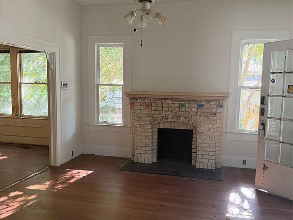 5th image of 425 Columbia St