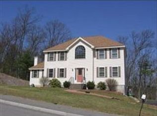 15 Overlook Dr, Tyngsboro, MA 01879