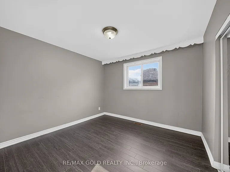 204 Taysham Cres #UPPER — Photo 8