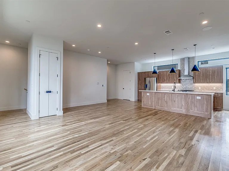5609 Live Oak St #404 — Photo 6