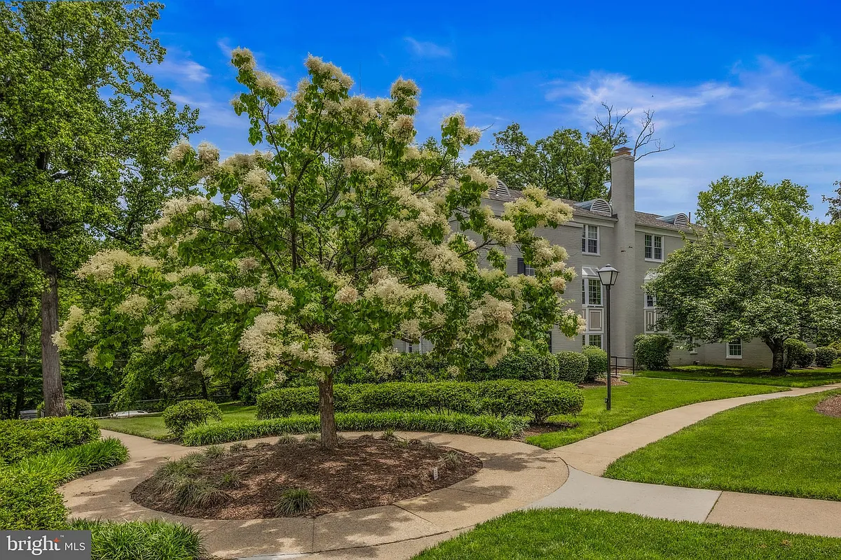 Building Photo - 820 S Arlington Mill Dr #3-201