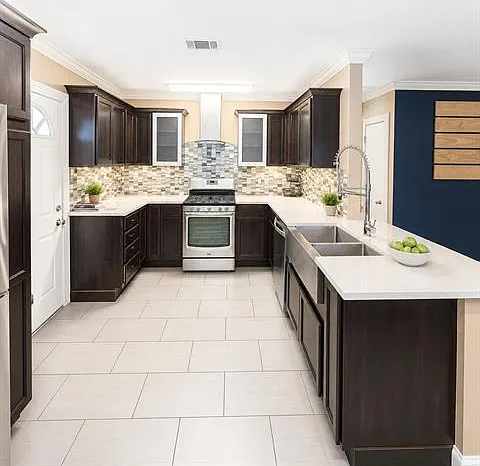 3 bed, 1.5 bath, 910 sqft, $1,900 — Photo 2