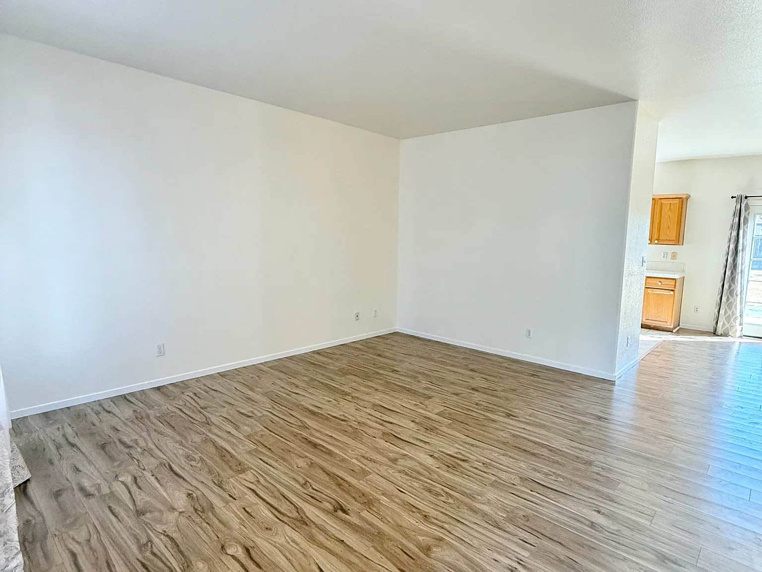3 bed, 1328 sqft, $2,150 — Photo 3