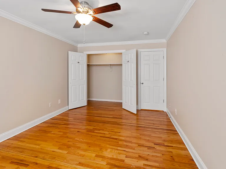 4 Jeanne Marie Gdns — Photo 12