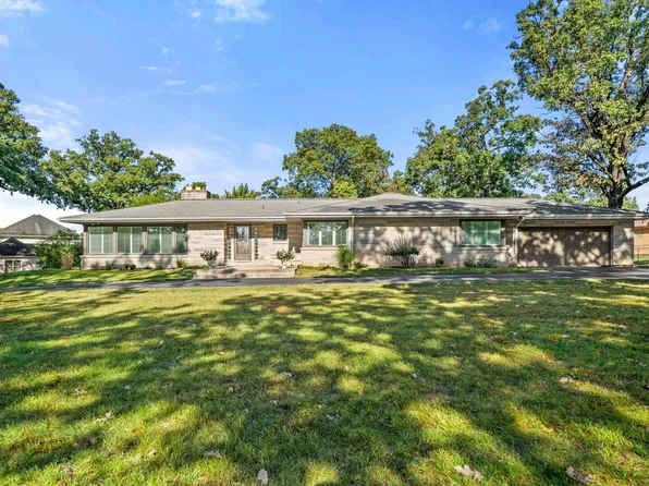 200 N Forest Ct, Addison, IL 60101