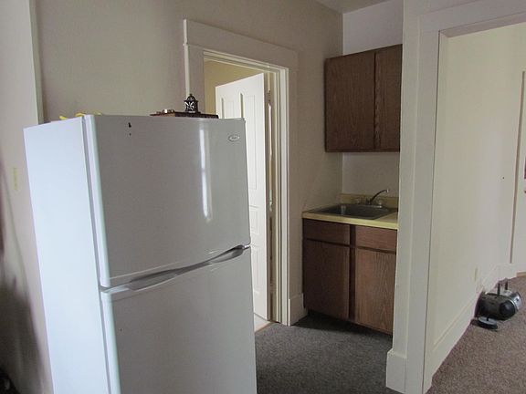 4th image of 327 E Cherry St #4