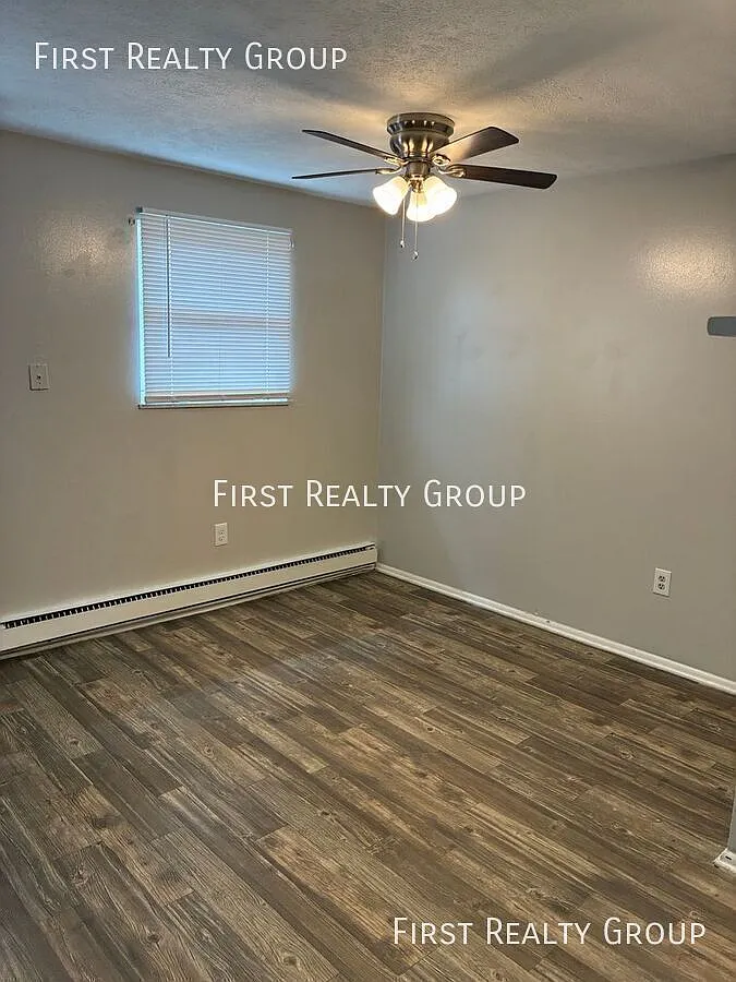 2 Bedroom, 1 Bath Upstairs Apt for Rent. Move In Ready! — Photo 3