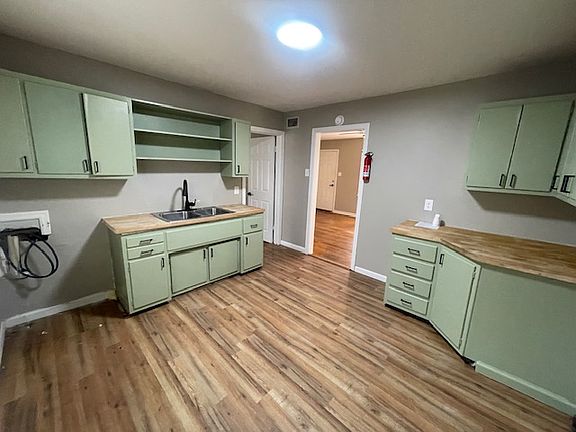 3rd image of 3602 Hallbrook St