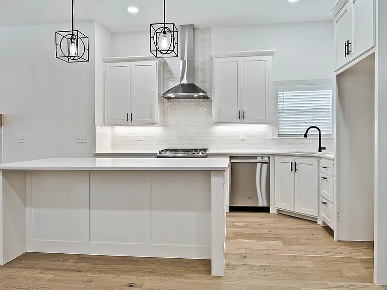 502 W Persimmon St — Photo 8