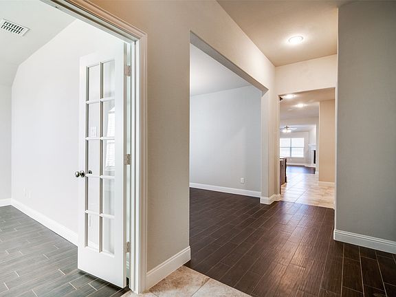 3rd image of 575 Kara Dr