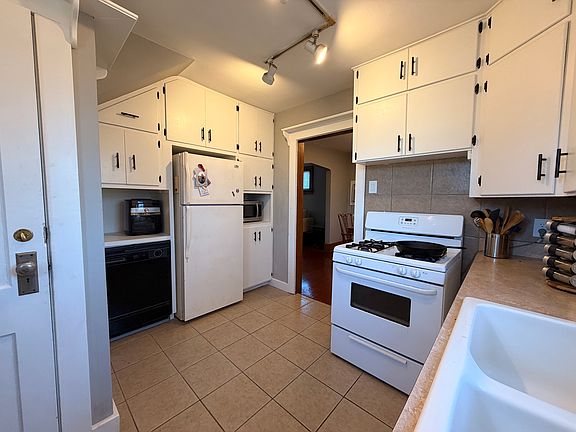 3rd image of 342 Dalgren Ave