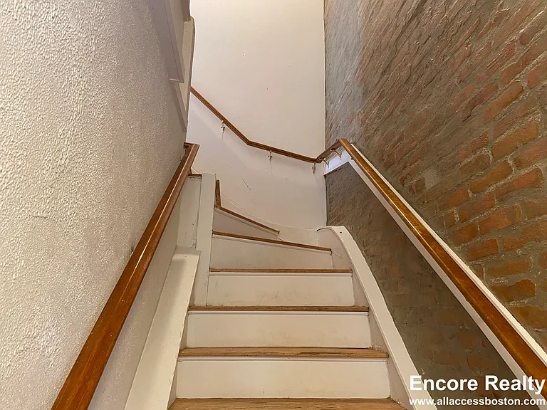 48 Newton St #2 — Photo 12