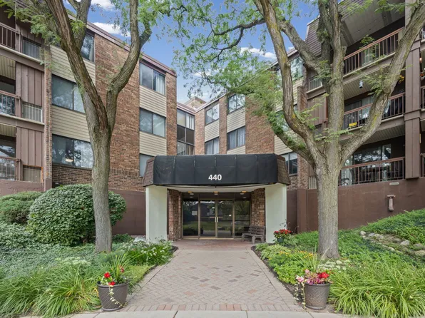 440 Raintree Ct Unit 3S, Glen Ellyn, IL 60137
