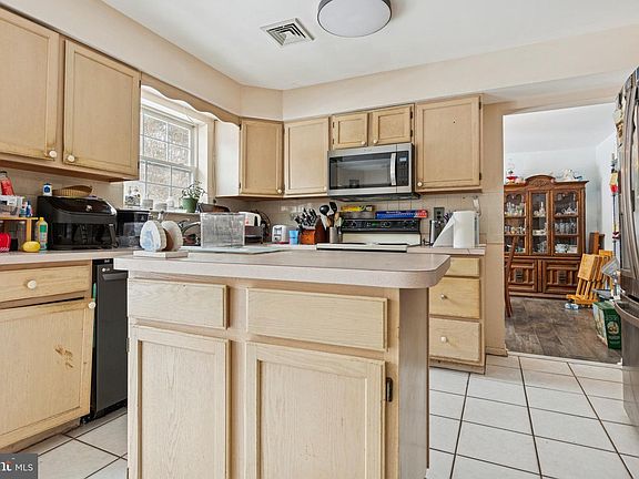 3rd image of 2426 Donna Ln