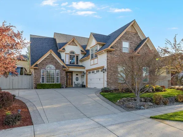 3773 Creek View Dr, Medford, OR 97504