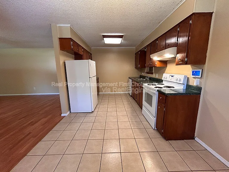 3305 Grinnell Ave — Photo 6