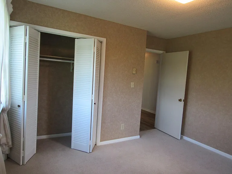 237 Stratmoor Dr — Photo 10