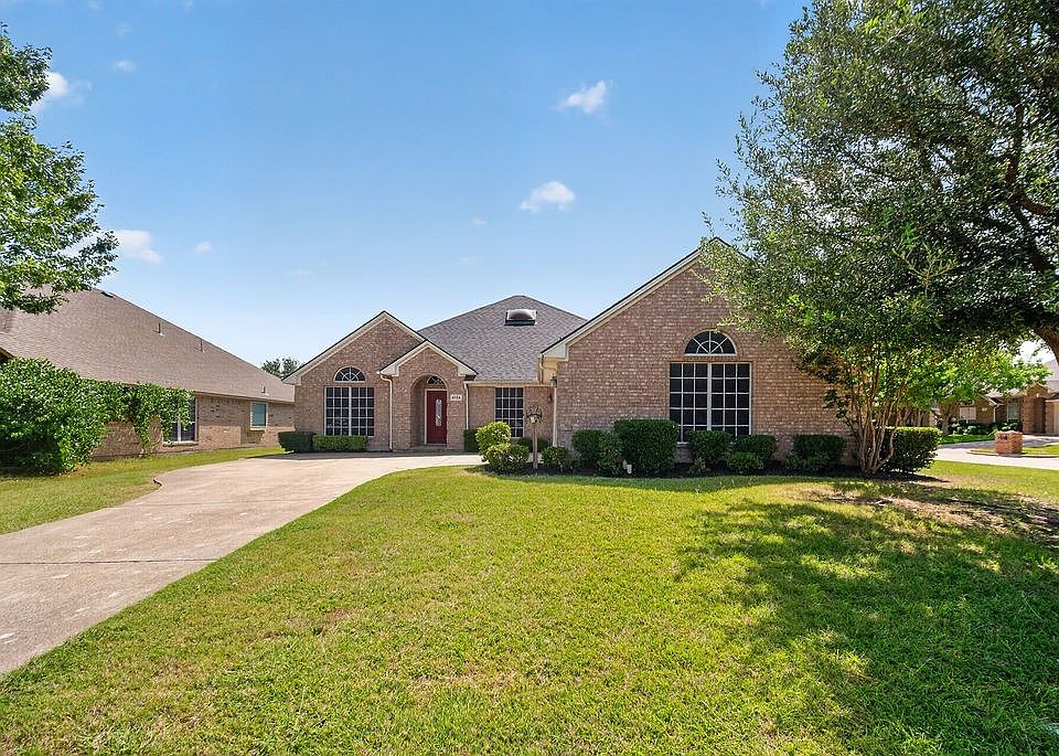 1st image of 2723 Lake Way Dr