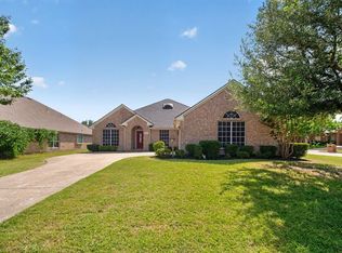 2723 Lake Way Dr, Grand Prairie, TX 75052