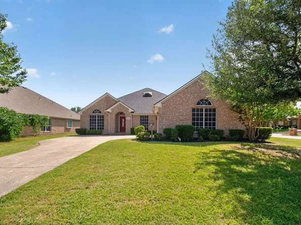 2723 Lake Way Dr, Grand Prairie, TX 75052