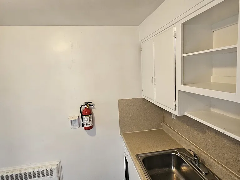 51 Lee St #A — Photo 1