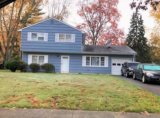 22 Sheffield Rd, East Windsor, NJ 08520
