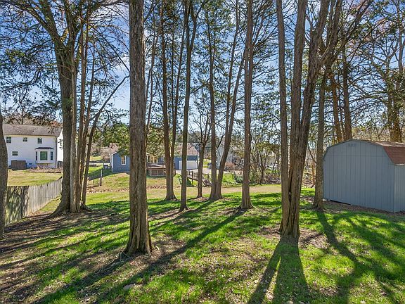 5th image of 1421 Bluegrass Rd