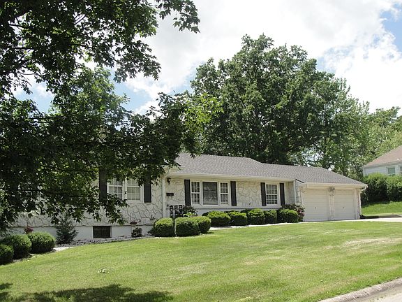 4th image of 1001 W 100th St