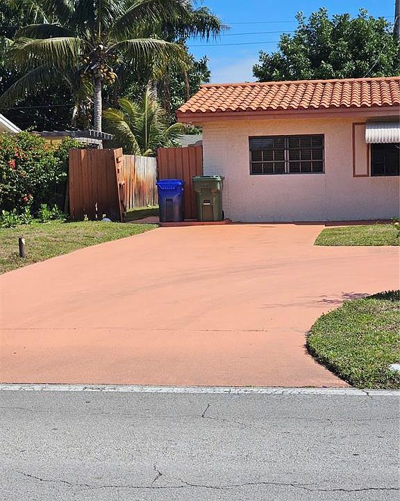 1st image of 1561 NW 77th Way