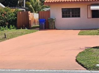 1561 NW 77th Way, Pembroke Pines, FL 33024