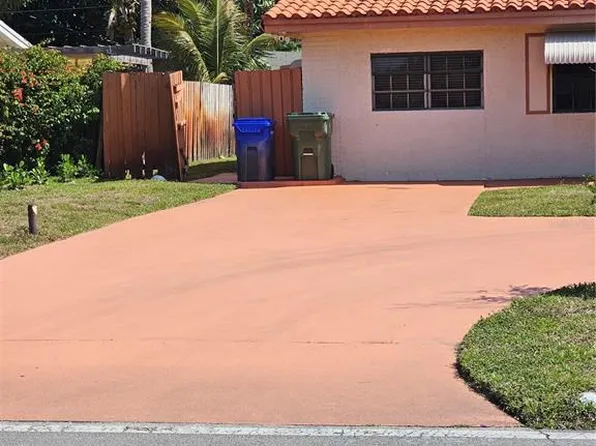 1561 NW 77th Way, Pembroke Pines, FL 33024