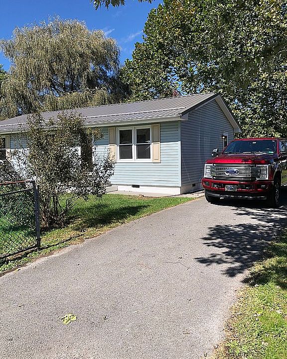 1st image of 211 21st St