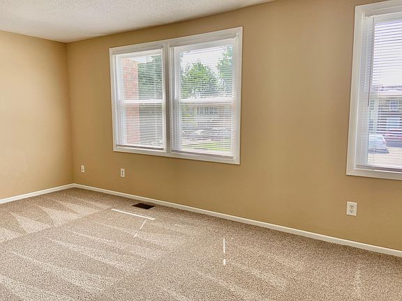 4th image of 1353 Blue Lake Way