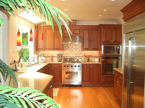 4th image of 174 Japonica Ave