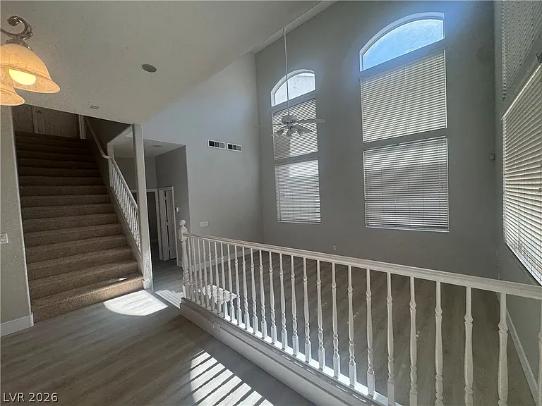 1521 Tillman Falls Ave — Photo 6