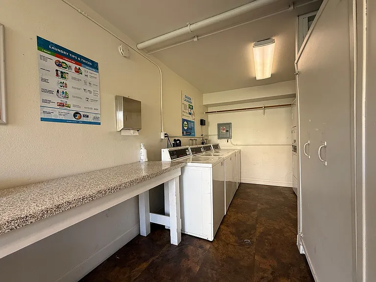 El Camino Grove Apartment Homes — Photo 18