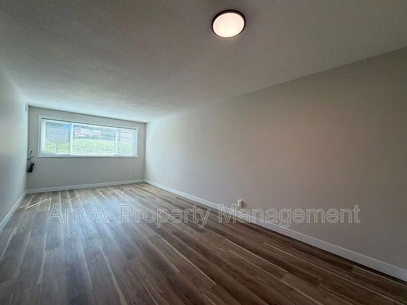 2 bed, 1.0 bath, $865 — Photo 4