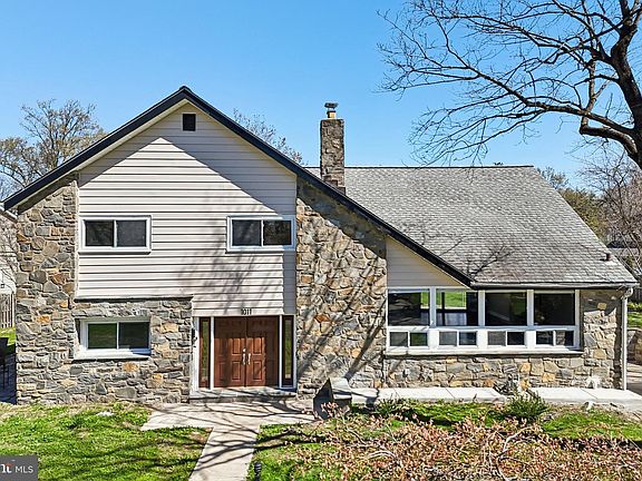 2nd image of 1011 Stanford Dr