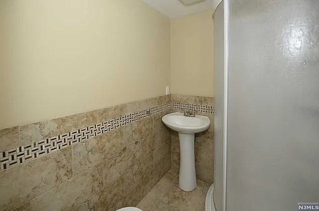 16-26 Alden Ter — Photo 15