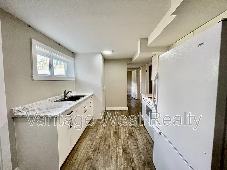 315B Prior Rd S — Photo 2