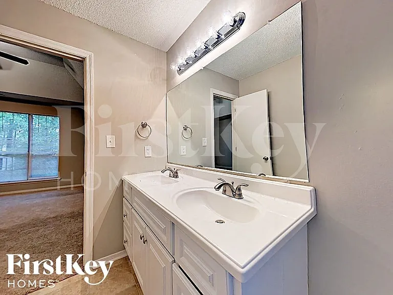 1199 Paddocks Way — Photo 7
