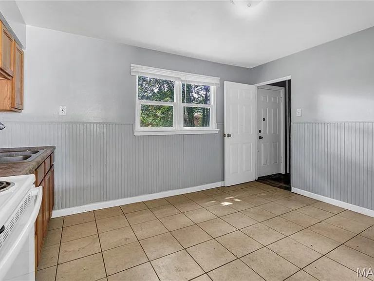 9713 Dennis Dr — Photo 7