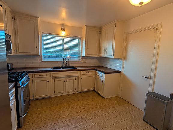 3rd image of 4541 Manitou Way