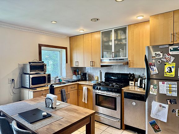 2nd image of 265A Madison St #3