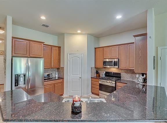 5th image of 3101 Shoreline Dr