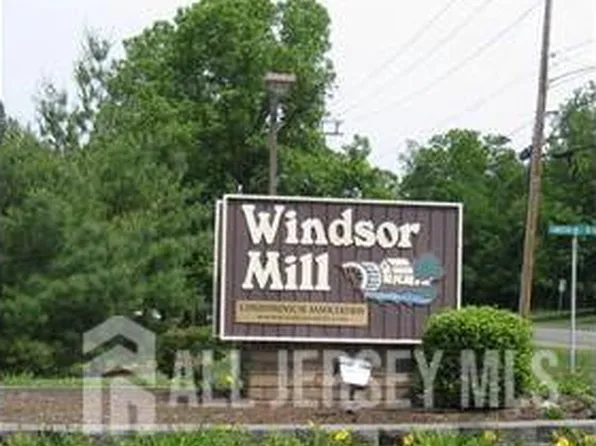 1214 Country Mill Dr, Cranbury, NJ 08512